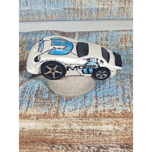 2004 First Edition‎ Hotwheels Short Card Hardnoze Dodge Neon 1/64 Scale - Picture 2 of 7